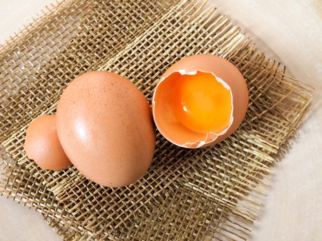 Eggs and cracked eggs with yolk inside Put on sackcloth