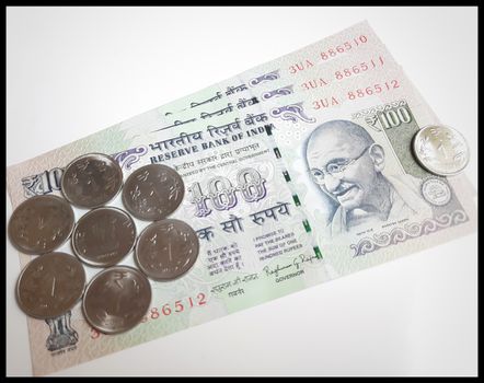 indian new and old currency 100 rupees with coins surrounding like circles in the rupees