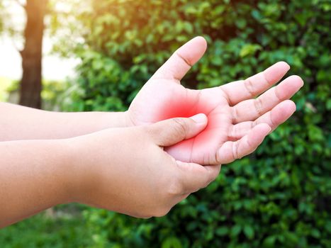 Close-up of women hand with hand pain fingers and palm from pain and numbness.