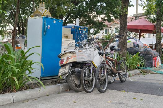 Bangkok, Thailand - October 14, 2015 : Waiting for donation at village in Don Mueang district.