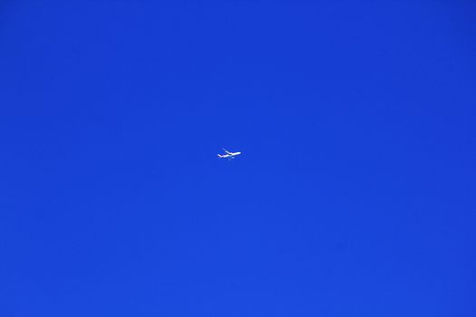Passenger plane Stand out in the sky