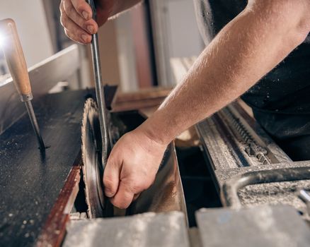 replacement of a gear wheel on a circular saw in a joinery.