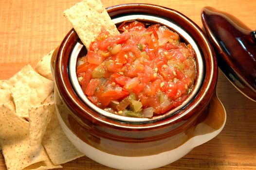 Salsa Pot with chips