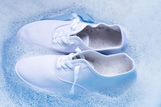 Soak shoes before washing. Cleaning Dirty sneakers.
