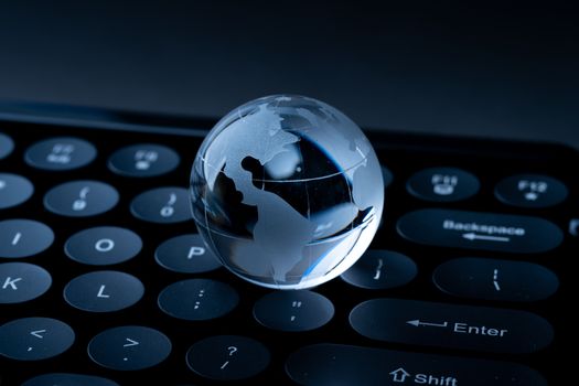 Online shopping icon with globe for global concept 