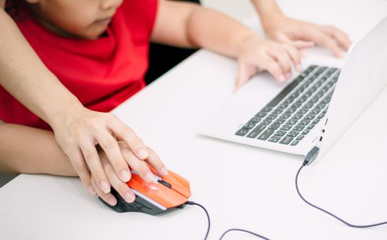 Adults teach children use computer the education
