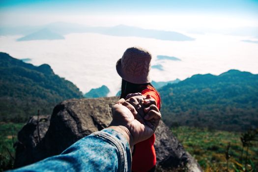 Men holding hands women traveling to the mountain and fog scenery