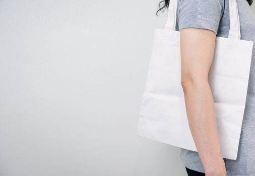 Using cloth bags instead of plastic For a good environment
