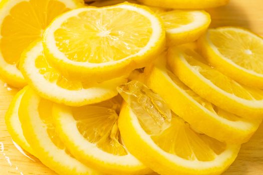Yellow lemon Slice into pieces with ice cold 