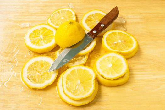 Yellow lemon Slice into pieces with ice cold 