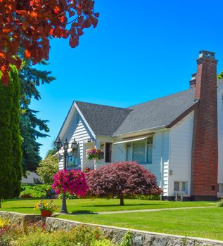 House on land terrace with nice lawn