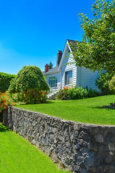 House on land terrace with nice lawn