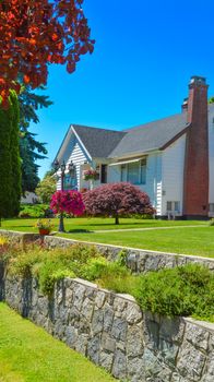 House on land terrace with nice lawn