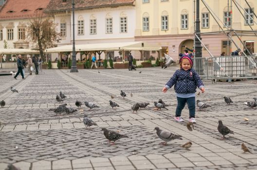 pigeons and children in Grand Square, Sibiu, Romaniai
