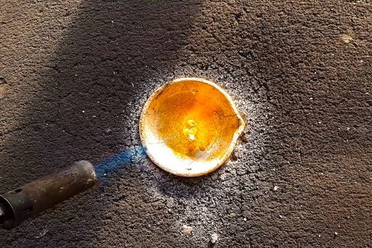 Melting the slag into a piece of gold. Melting gold in a fireproof cup.