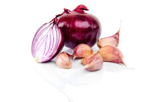 Red onion, garlic and half slice on white isolated background with reflect.