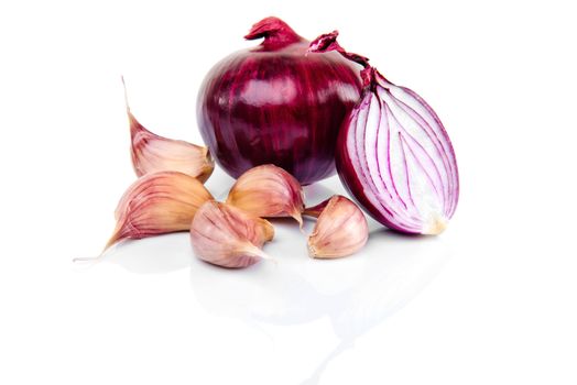 Red onion, garlic and half slice on white isolated background with reflect.