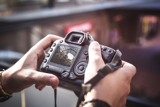 camera in hand, Street photography, Live View