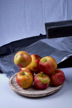 Apples on wooden plate, Red, black background, wooden tile