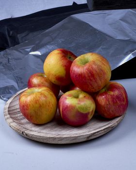 Apples on wooden plate, Red, black background, wooden tile