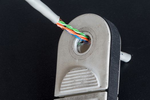 Stripping the outer sheaf from an ethernet cable