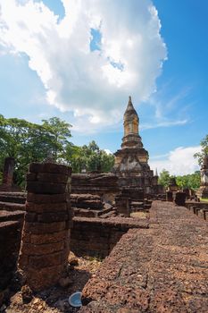 UNESCO World Heritage site Wat Jedi Jed Teaw in Si Satchanalai Historical Park, Sukhothai, Thailand.