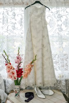 The white bride's dress, shoes and flowers.