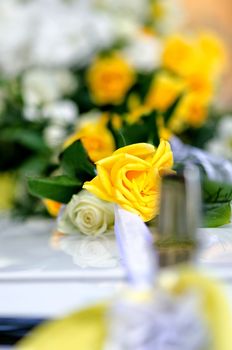 White and yellow flowers in the wedding floral decorations.