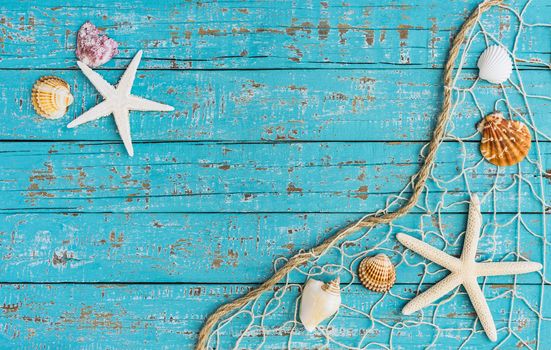 Summer background with starfish and seashells in fishing net decoration