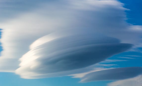 Lenticular Cloud Formation