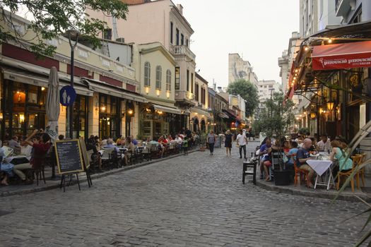 A much visited city area with local bars and tavernas, Ladadika means the shops that sell oil and its derivatives.