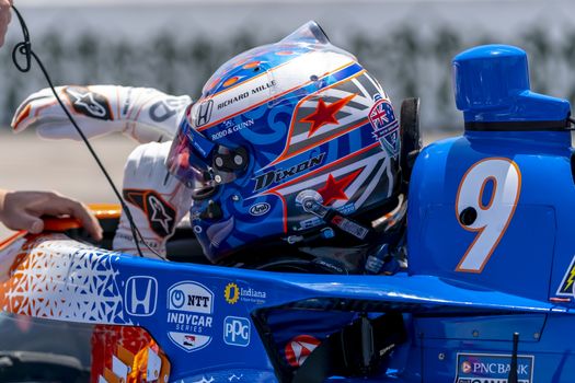 SCOTT DIXON (9) of Auckland, New Zealand prepares to practice for the Iowa INDYCAR 250s at the Iowa Speedway in Newton, Iowa.