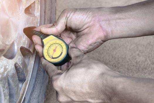 Checking the tires before departure Resulting in fuel economy, Car center service