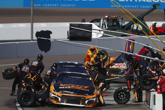 Kurt Busch (1) races for the FanShield 500 at Phoenix Raceway in Avondale, Arizona.
