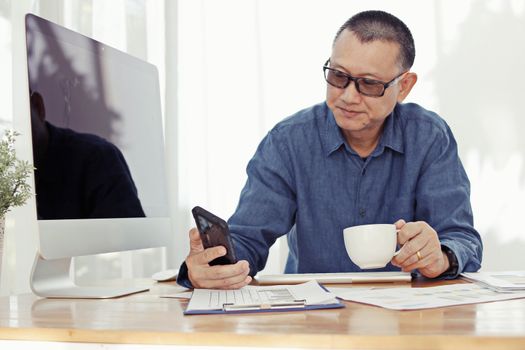 Business men have a cup of coffee Sit and work on the table