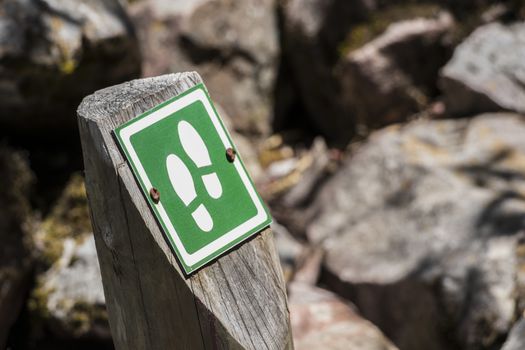 Hiking route in Cape Town to Table Mountain. Signpost with footprints.