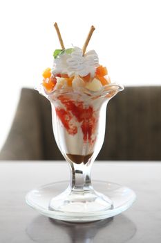 Fruit with vanilla ice cream 