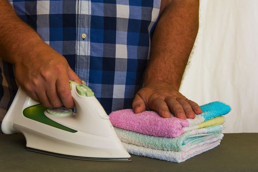 Man stroking pets Electric iron Towels

