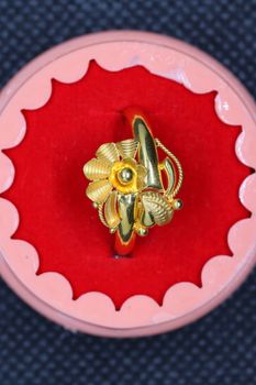 Shiny fancy gold ring and flower design for girls (jewels catalog )