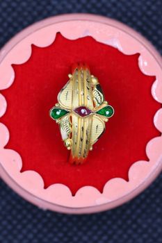 Gold ring colored in red and green and beautiful attract design for girls (jewels catalog )