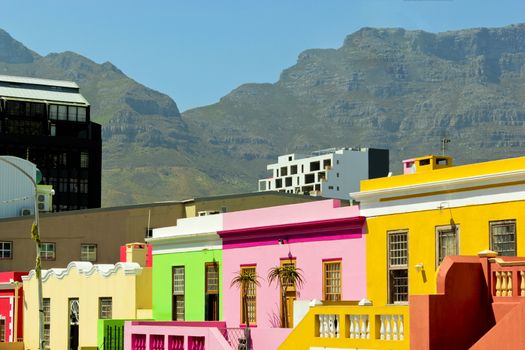 Bo-Kaap district with the Table Mountain National Park Panorama behind.