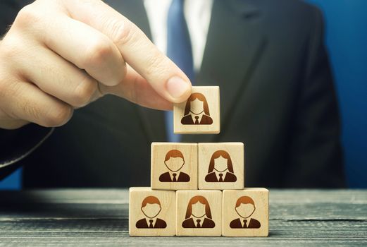 Leader organizes a new business team. Optimal appointment of specialists to suitable posts, creation of an effective business model. Unlocking potential of human capital. Leadership, teamwork