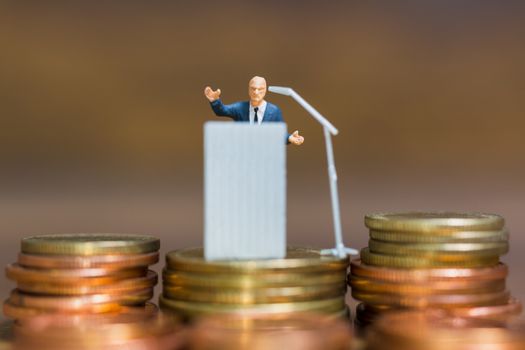 Miniature people : Businessman speaking on the podium , Business and finance investment concept