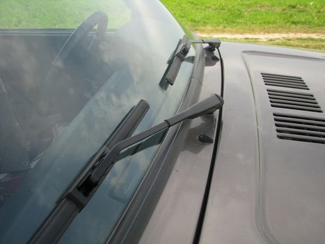 Frameless windscreen wipers on the car windshield