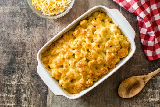 Typical American macaroni and cheese on wooden table