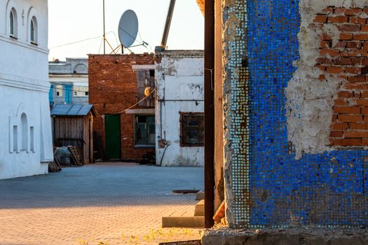 deadpan style outdoor city street daylight composition.
