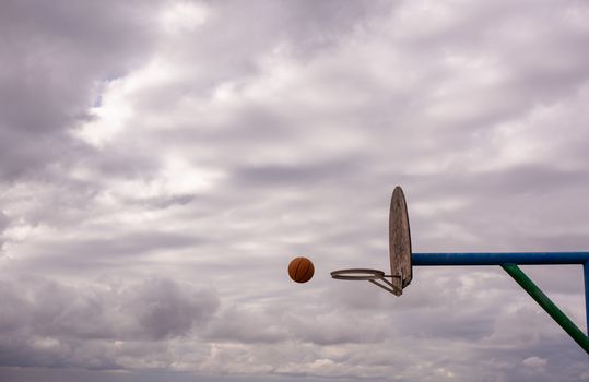 Basketbal on its way to rim