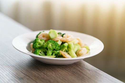 Stir-fried broccoli with shrimp.