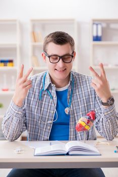 Medical student studying heart in classroom during lecture