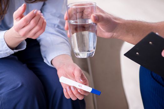 Patient discussing with psychologist unplanned pregnancy